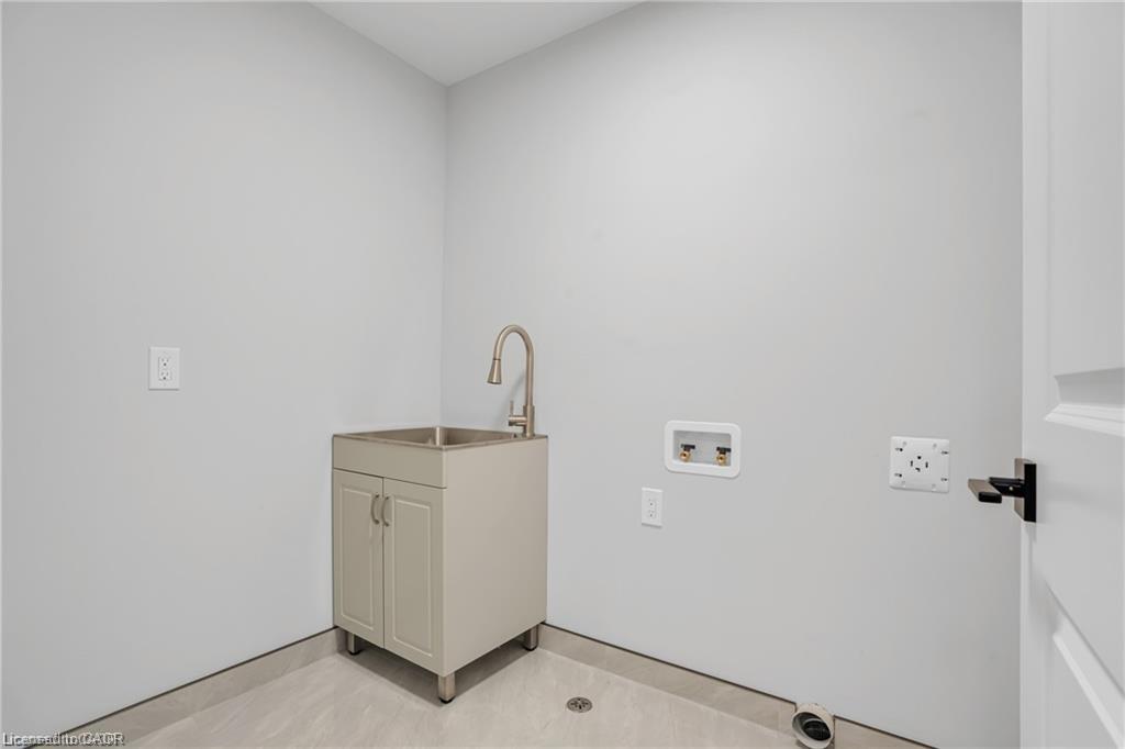 382 Southcote Road, Ancaster, ON - Indoor Photo Showing Other Room