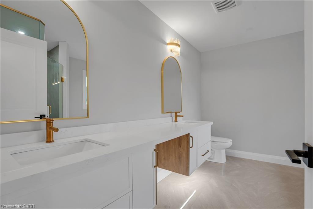 382 Southcote Road, Ancaster, ON - Indoor Photo Showing Bathroom