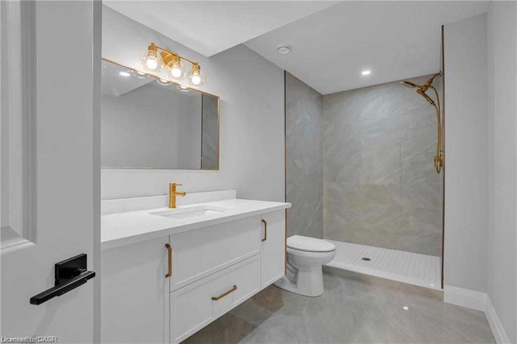 382 Southcote Road, Ancaster, ON - Indoor Photo Showing Bathroom