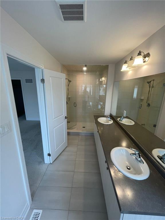 9249 Whiteoak Avenue, Niagara Falls, ON - Indoor Photo Showing Bathroom