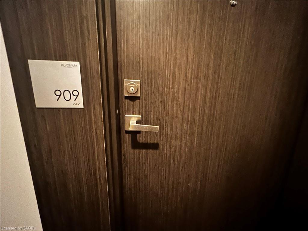 909-15 Queen Street S, Hamilton, ON - Indoor Photo Showing Other Room