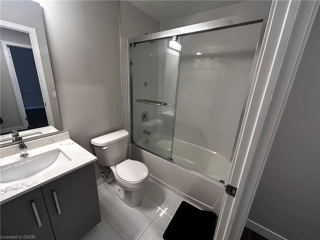 909-15 Queen Street S, Hamilton, ON - Indoor Photo Showing Bathroom