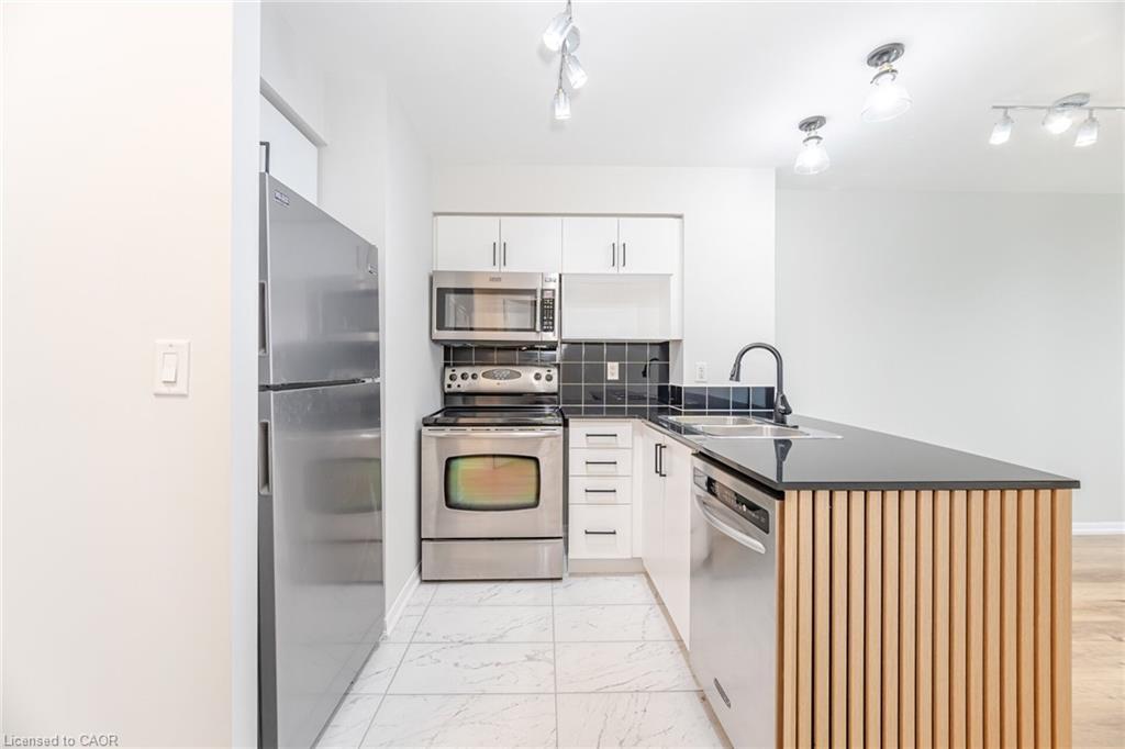 3112-18 Yonge Street, Toronto, ON - Indoor Photo Showing Kitchen With Stainless Steel Kitchen