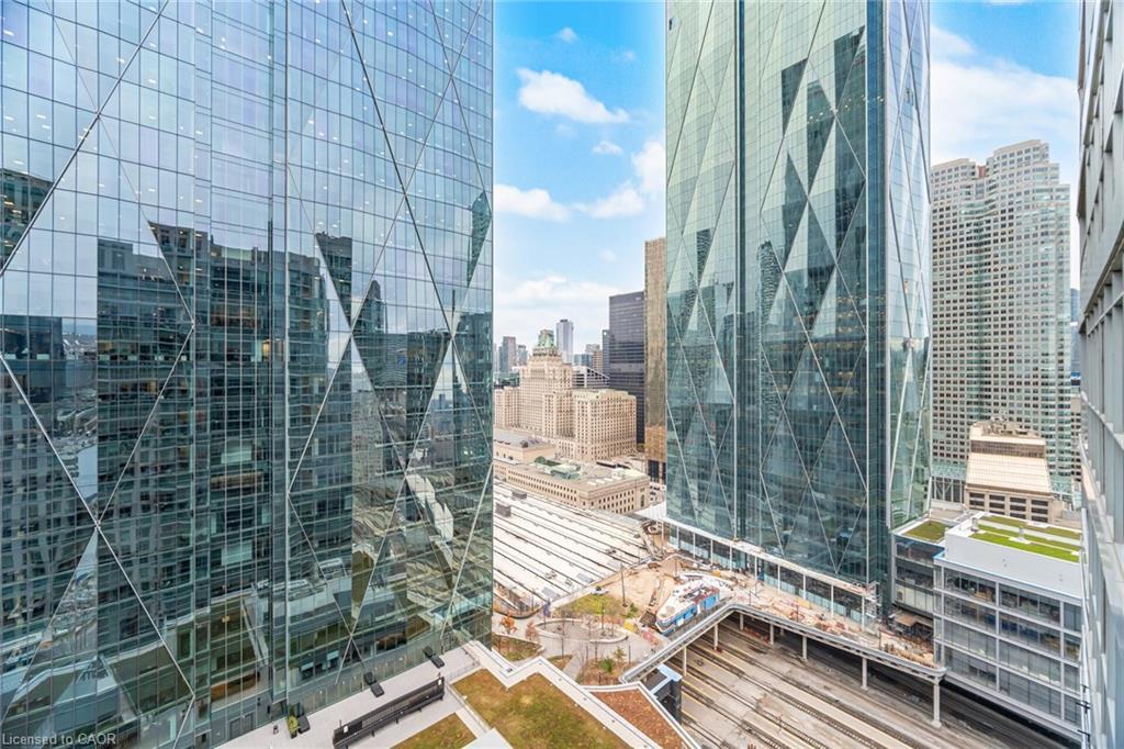 3112-18 Yonge Street, Toronto, ON - Outdoor