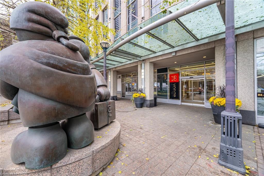 3112-18 Yonge Street, Toronto, ON - Outdoor