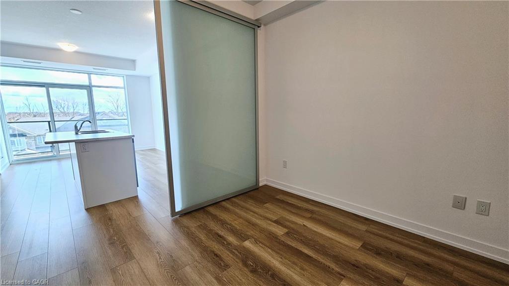 322-470 Dundas Street E, Waterdown, ON - Indoor Photo Showing Other Room