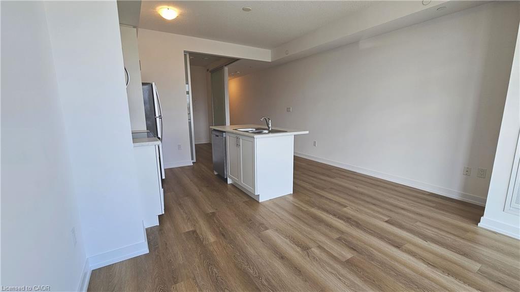 322-470 Dundas Street E, Waterdown, ON - Indoor Photo Showing Other Room