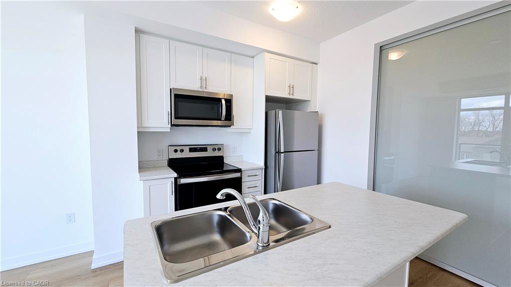 322-470 Dundas Street E, Waterdown, ON - Indoor Photo Showing Kitchen With Stainless Steel Kitchen