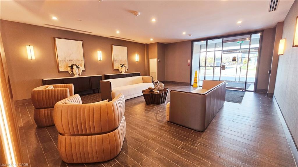 322-470 Dundas Street E, Waterdown, ON - Indoor