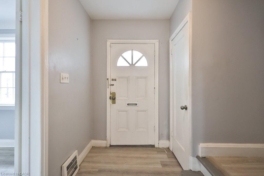 46 Plains Road E, Burlington, ON - Indoor Photo Showing Other Room