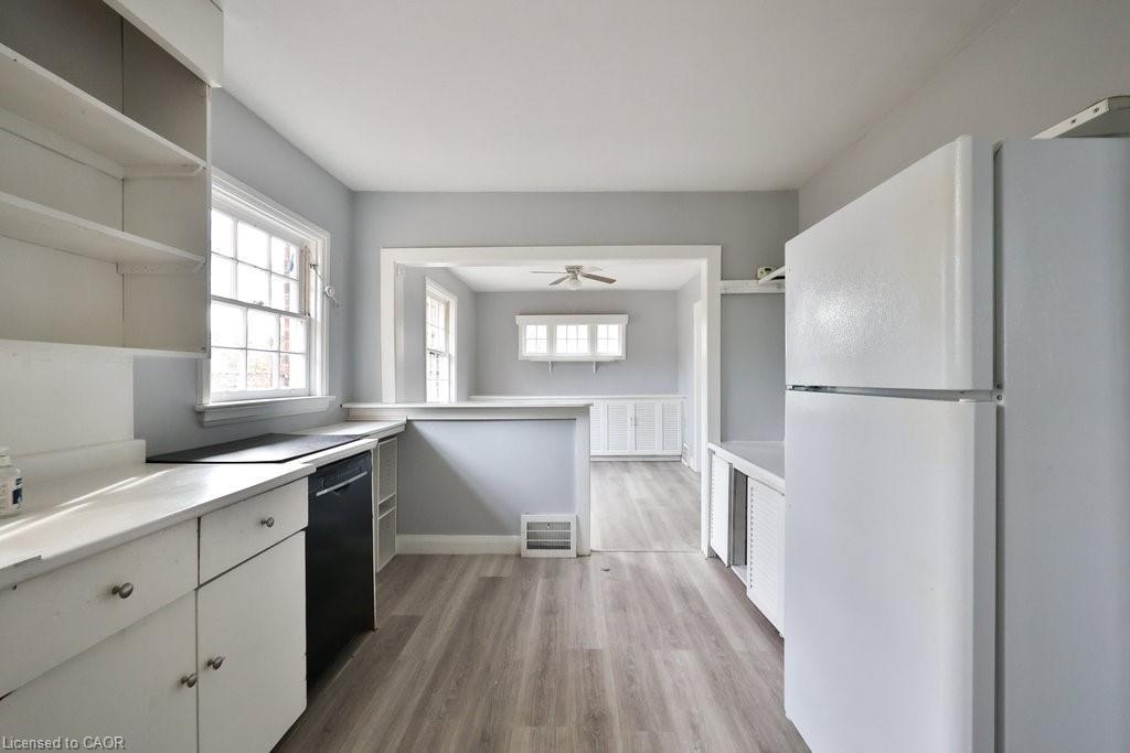 46 Plains Road E, Burlington, ON - Indoor Photo Showing Kitchen
