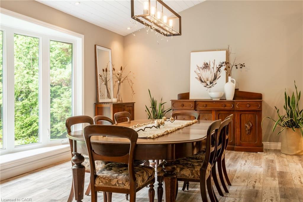 7575 Milburough Line, Milton, ON - Indoor Photo Showing Dining Room