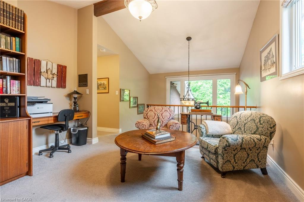 7575 Milburough Line, Milton, ON - Indoor Photo Showing Living Room
