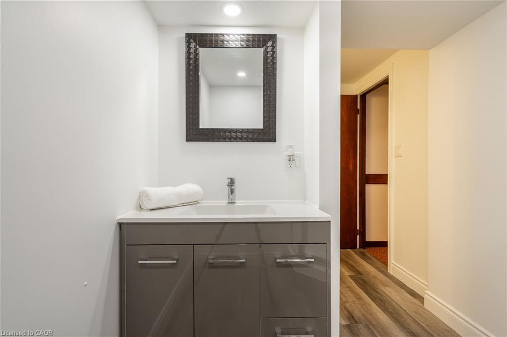 7575 Milburough Line, Milton, ON - Indoor