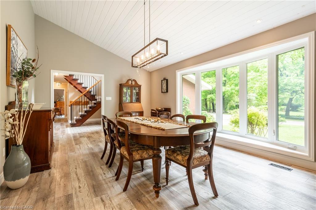 7575 Milburough Line, Milton, ON - Indoor Photo Showing Dining Room
