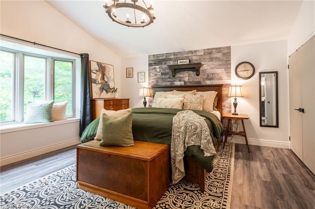 7575 Milburough Line, Milton, ON - Indoor Photo Showing Bedroom