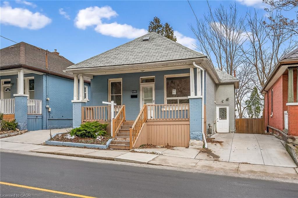 495 Charlton Avenue E, Hamilton, ON - Outdoor With Facade