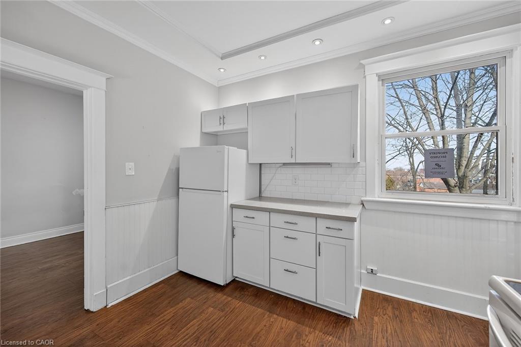 495 Charlton Avenue E, Hamilton, ON - Indoor Photo Showing Kitchen