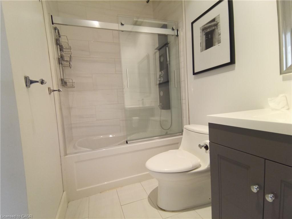 412-150 Colborne Street, Brantford, ON - Indoor Photo Showing Bathroom