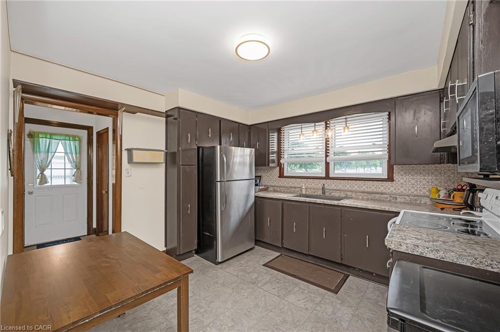 676 Upper Wentworth Street, Hamilton, ON - Indoor Photo Showing Kitchen