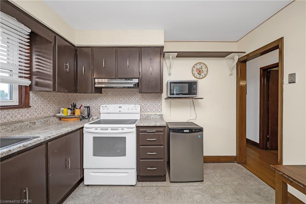 676 Upper Wentworth Street, Hamilton, ON - Indoor Photo Showing Kitchen