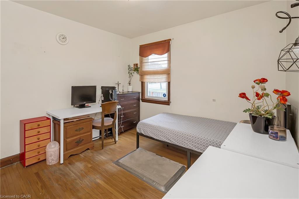 676 Upper Wentworth Street, Hamilton, ON - Indoor Photo Showing Bedroom