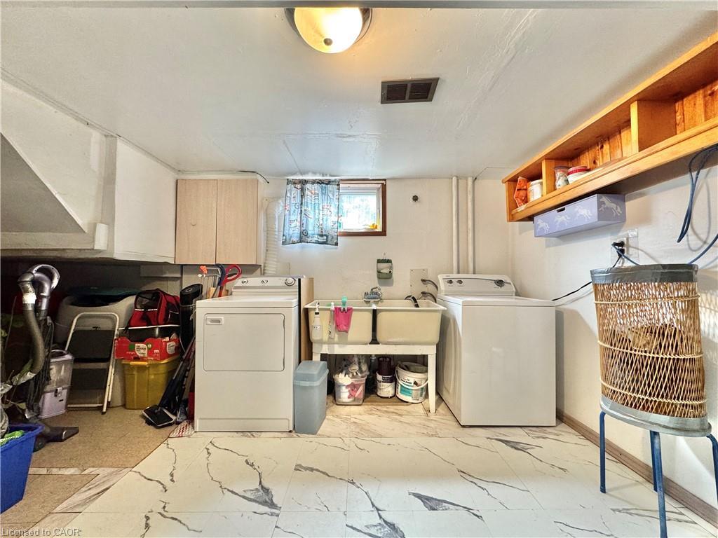 676 Upper Wentworth Street, Hamilton, ON - Indoor Photo Showing Laundry Room