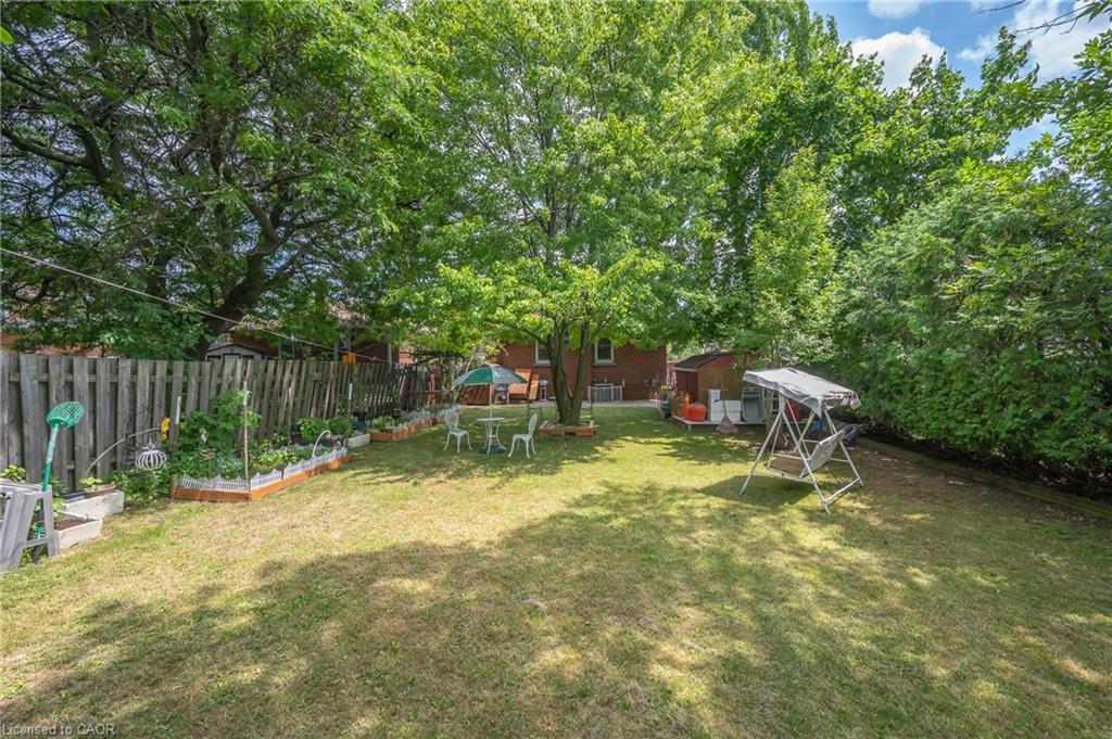 676 Upper Wentworth Street, Hamilton, ON - Outdoor With Backyard