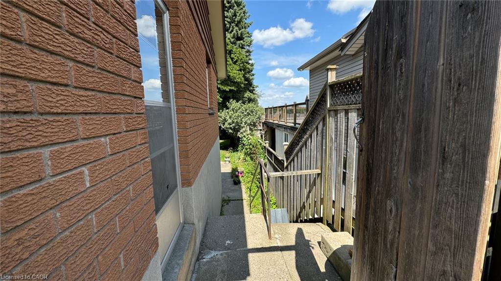 2-408 Erb Street W, Waterloo, ON - Outdoor