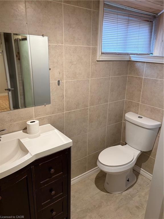Lower-249 Federal Street, Stoney Creek, ON - Indoor Photo Showing Bathroom