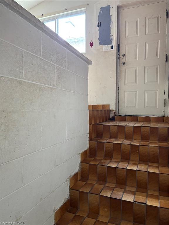 Lower-249 Federal Street, Stoney Creek, ON - Indoor Photo Showing Other Room