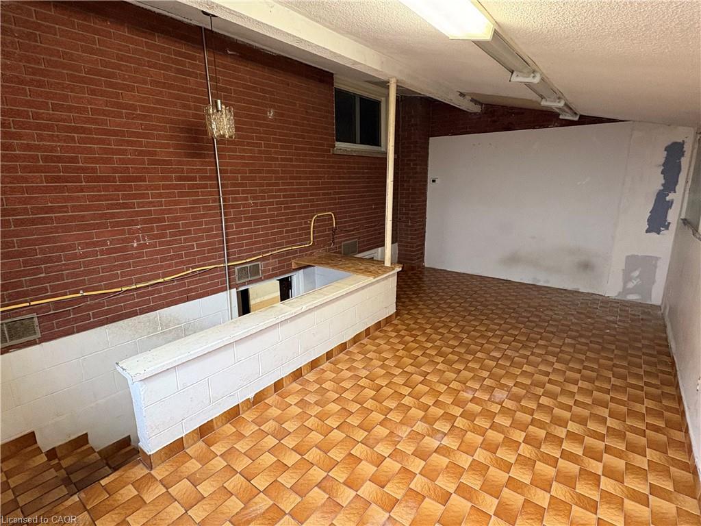 Lower-249 Federal Street, Stoney Creek, ON - Indoor Photo Showing Bathroom