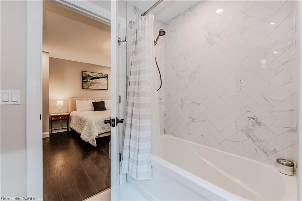 23 Mcdougall Road, Waterloo, ON - Indoor Photo Showing Bathroom