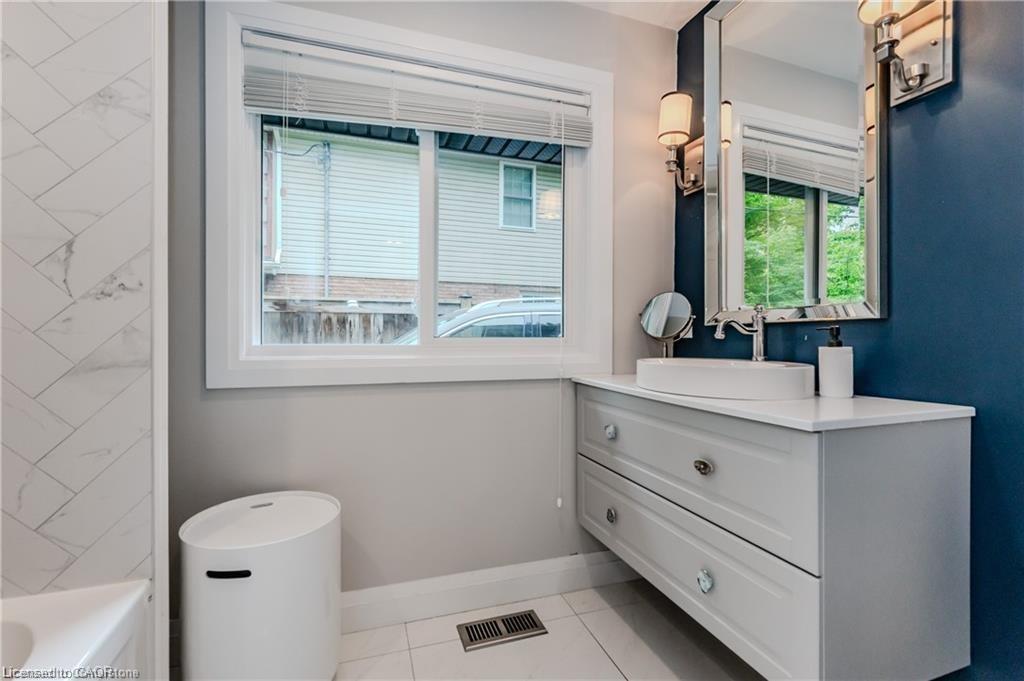 23 Mcdougall Road, Waterloo, ON - Indoor Photo Showing Bathroom