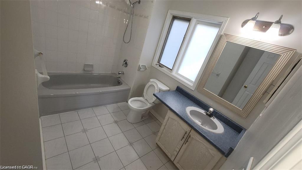 39 Sable Drive, Hamilton, ON - Indoor Photo Showing Bathroom