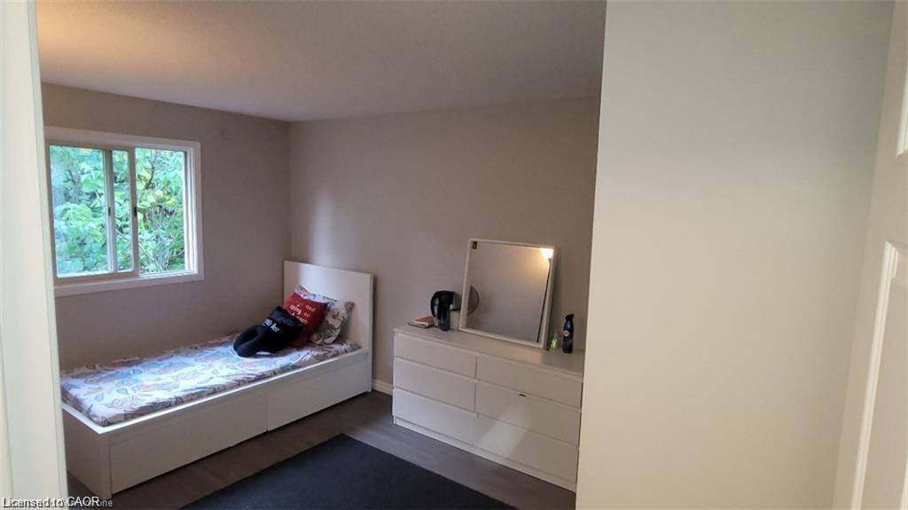 39 Sable Drive, Hamilton, ON - Indoor Photo Showing Bedroom