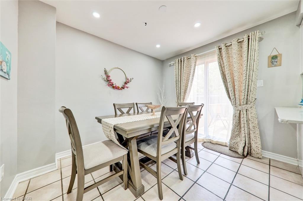 16 Candler Court, Clarington, ON - Indoor Photo Showing Dining Room