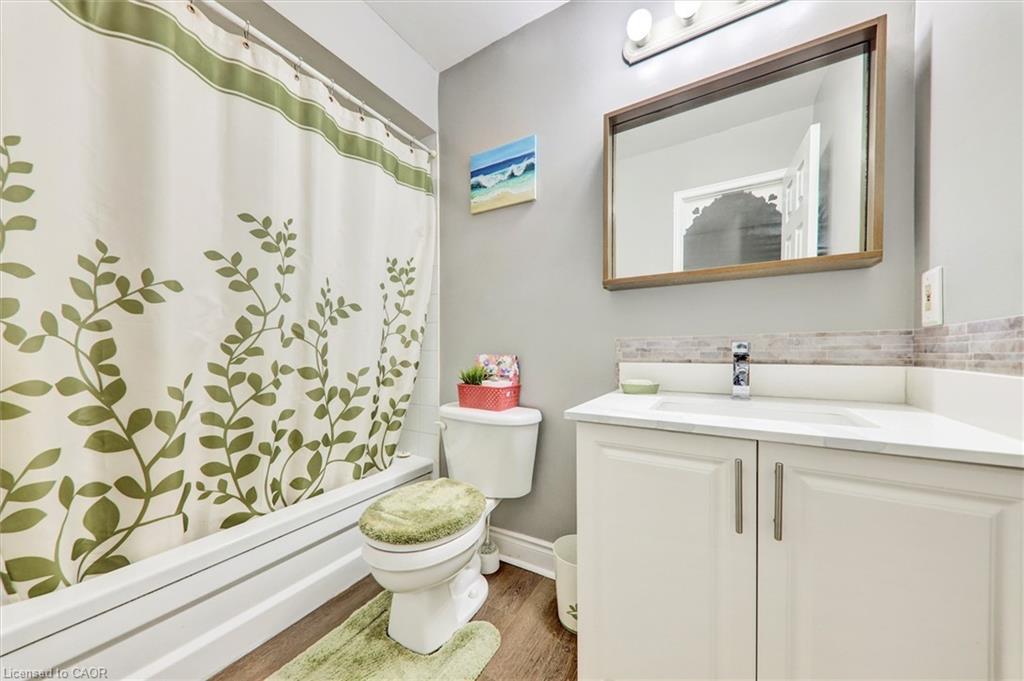 16 Candler Court, Clarington, ON - Indoor Photo Showing Bathroom