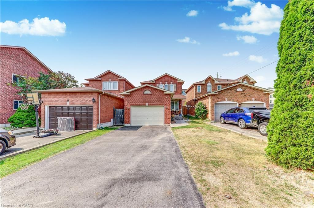 16 Candler Court, Clarington, ON - Outdoor With Facade