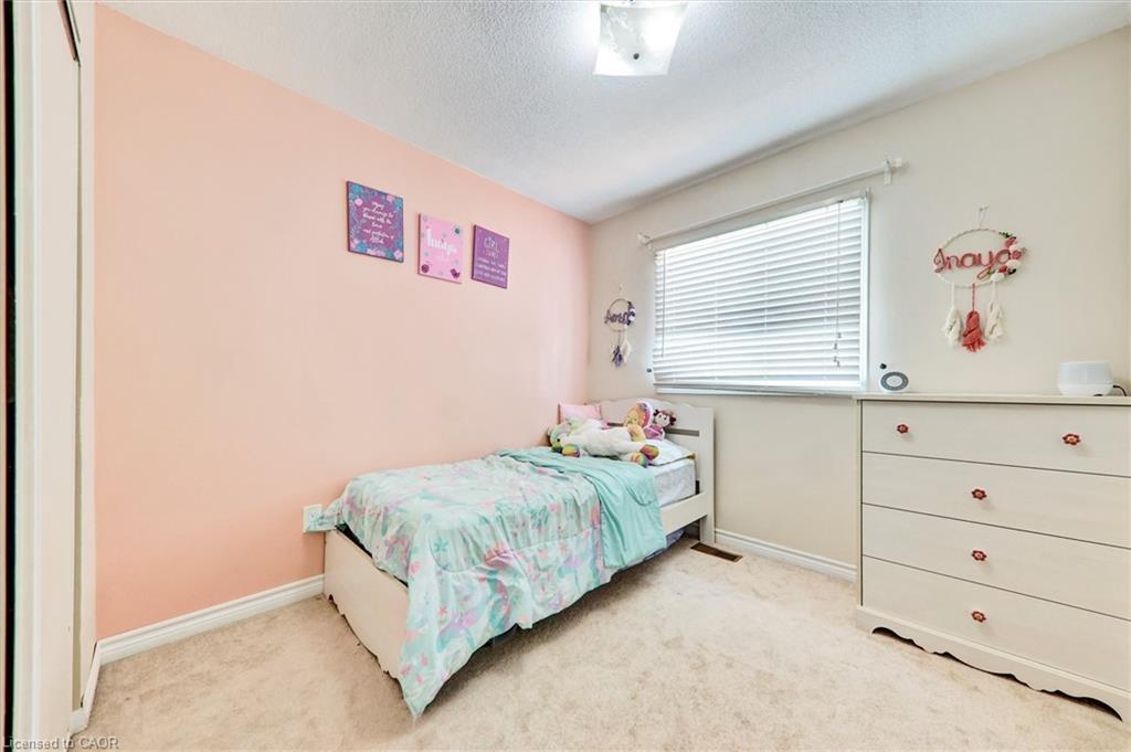 16 Candler Court, Clarington, ON - Indoor Photo Showing Bedroom