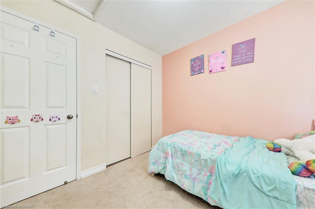 16 Candler Court, Clarington, ON - Indoor Photo Showing Bedroom