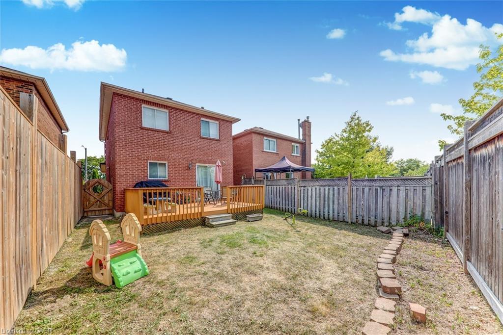 16 Candler Court, Clarington, ON - Outdoor With Exterior