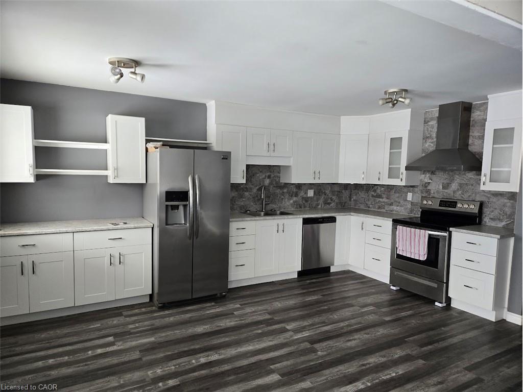 39 Evelyn Street, Brantford, ON - Indoor Photo Showing Kitchen With Upgraded Kitchen