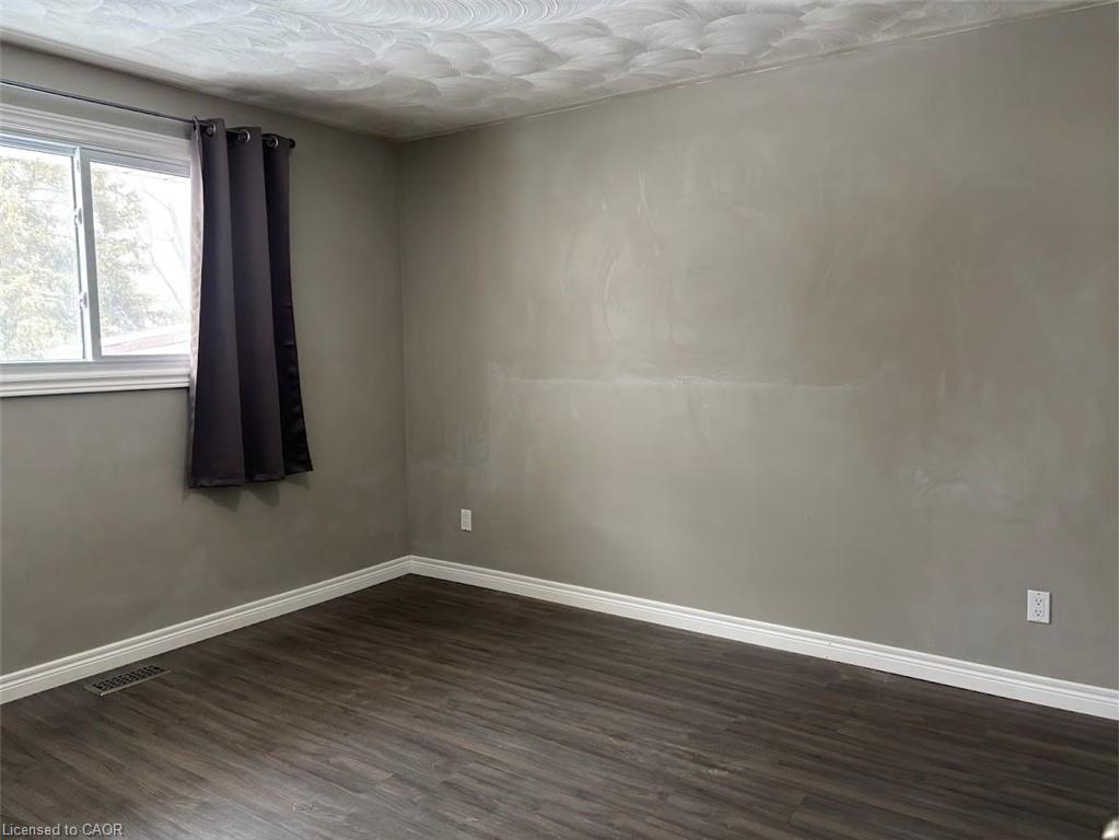 39 Evelyn Street, Brantford, ON - Indoor Photo Showing Other Room
