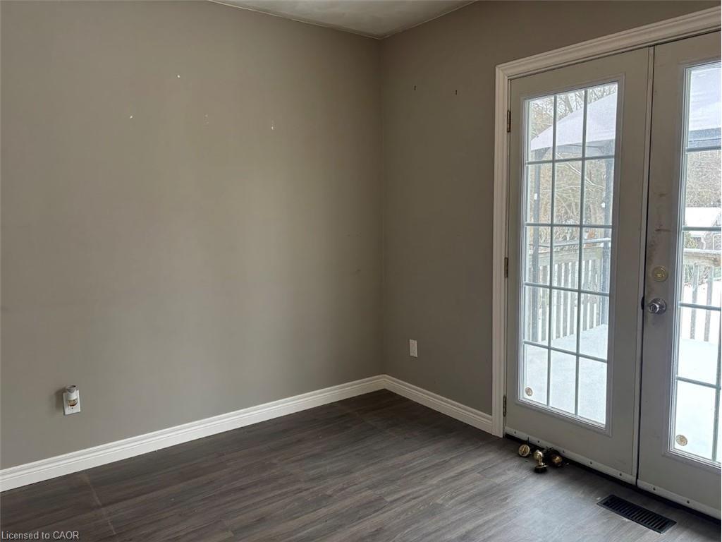 39 Evelyn Street, Brantford, ON - Indoor Photo Showing Other Room