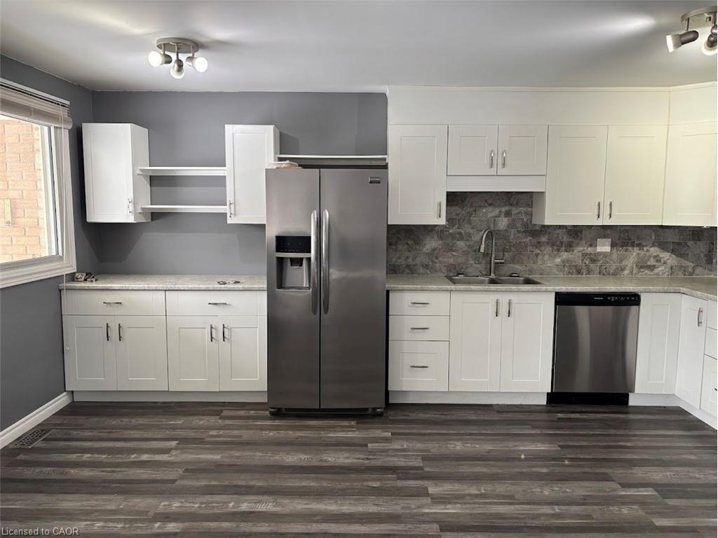 39 Evelyn Street, Brantford, ON - Indoor Photo Showing Kitchen
