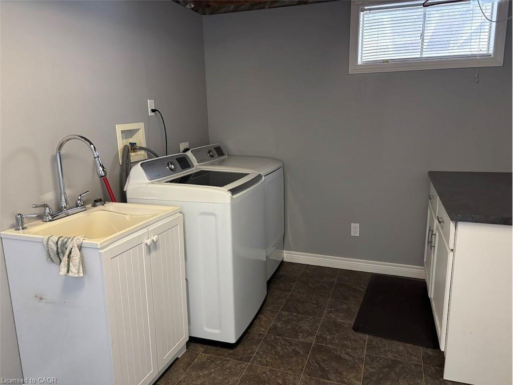 39 Evelyn Street, Brantford, ON - Indoor Photo Showing Laundry Room