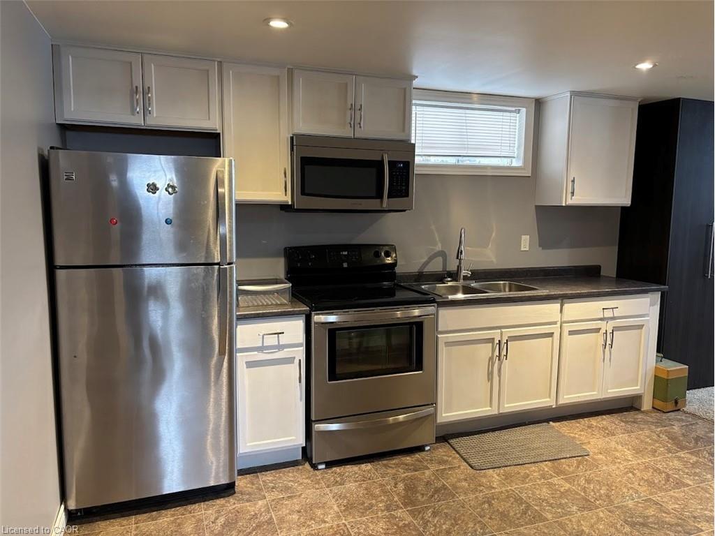 39 Evelyn Street, Brantford, ON - Indoor Photo Showing Kitchen With Double Sink