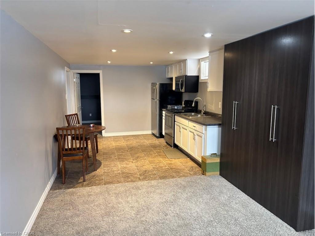 39 Evelyn Street, Brantford, ON - Indoor Photo Showing Kitchen