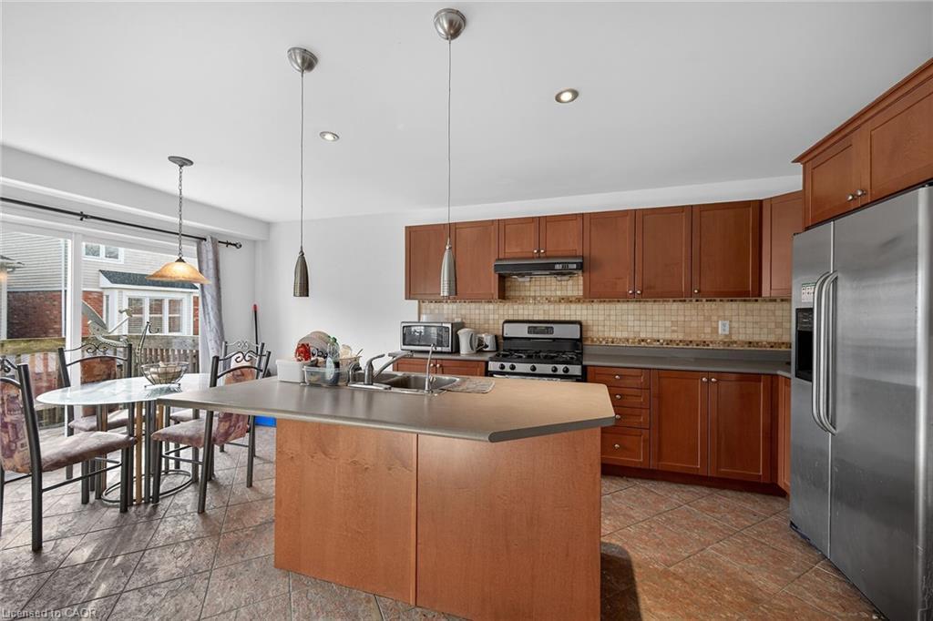 3175 Bunkerhill Place, Burlington, ON - Indoor Photo Showing Kitchen With Double Sink